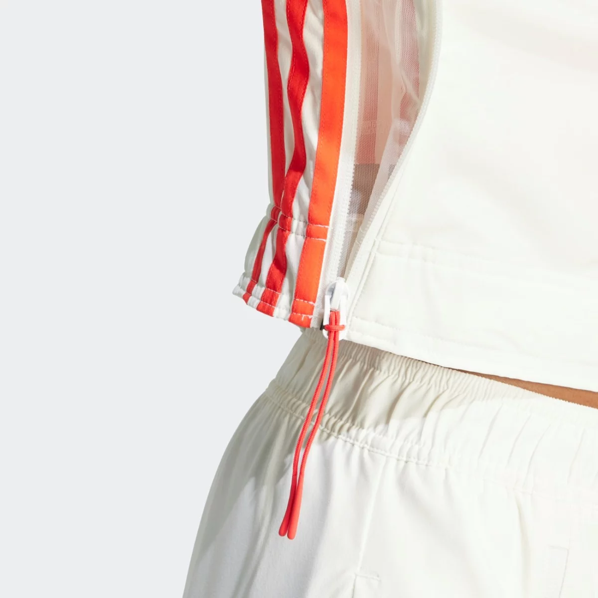 is0889_8_apparel_on-model_detail-view-2_grey-huge-6657b1904d76b