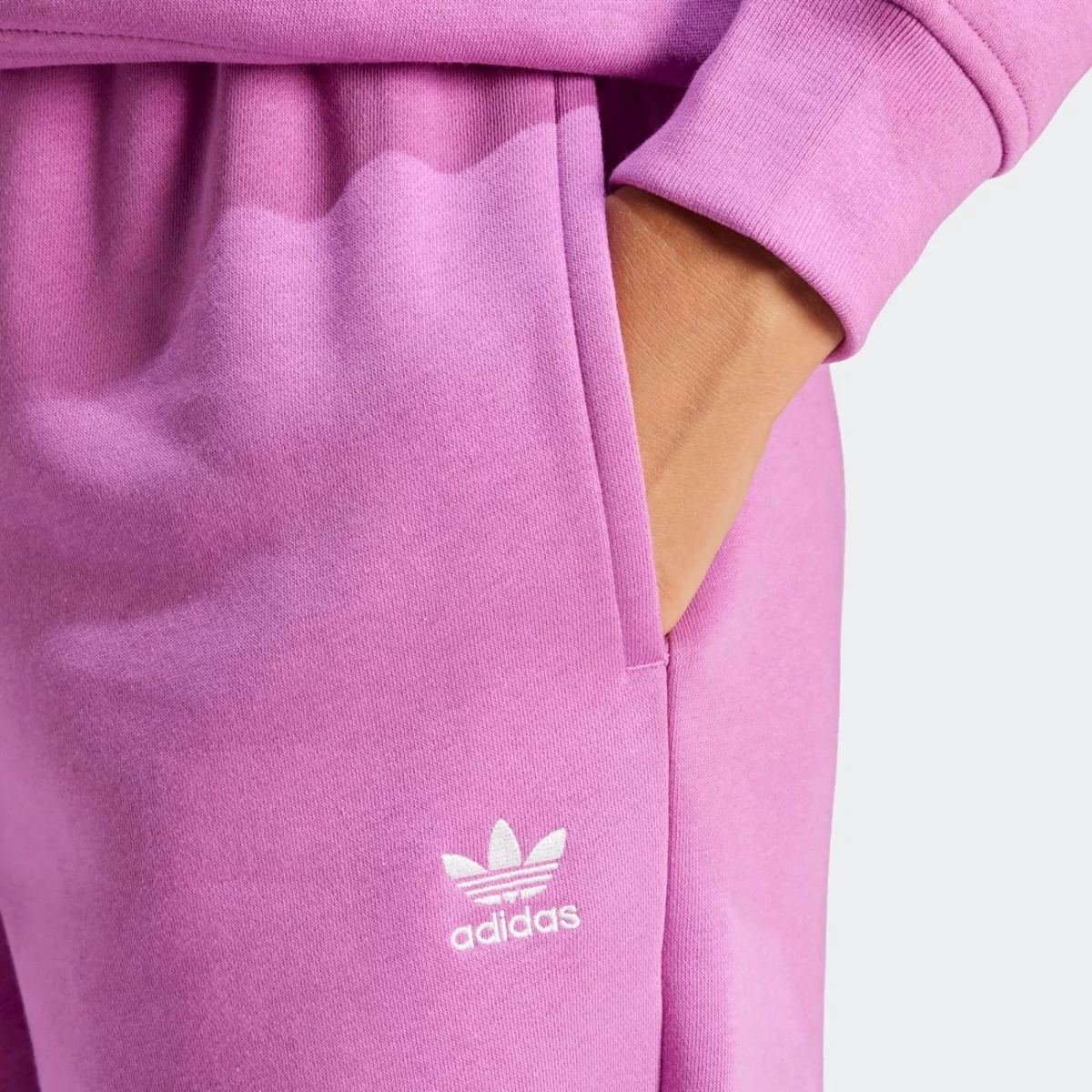 ir5964_6_apparel_on-model_detail-view-1_grey-huge-6657b2f4844d4