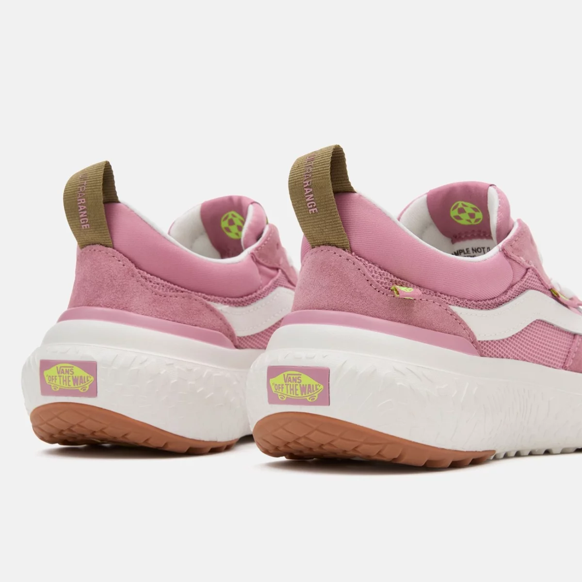 vn000bcebiy-alt6-huge-6661b0e2496e4