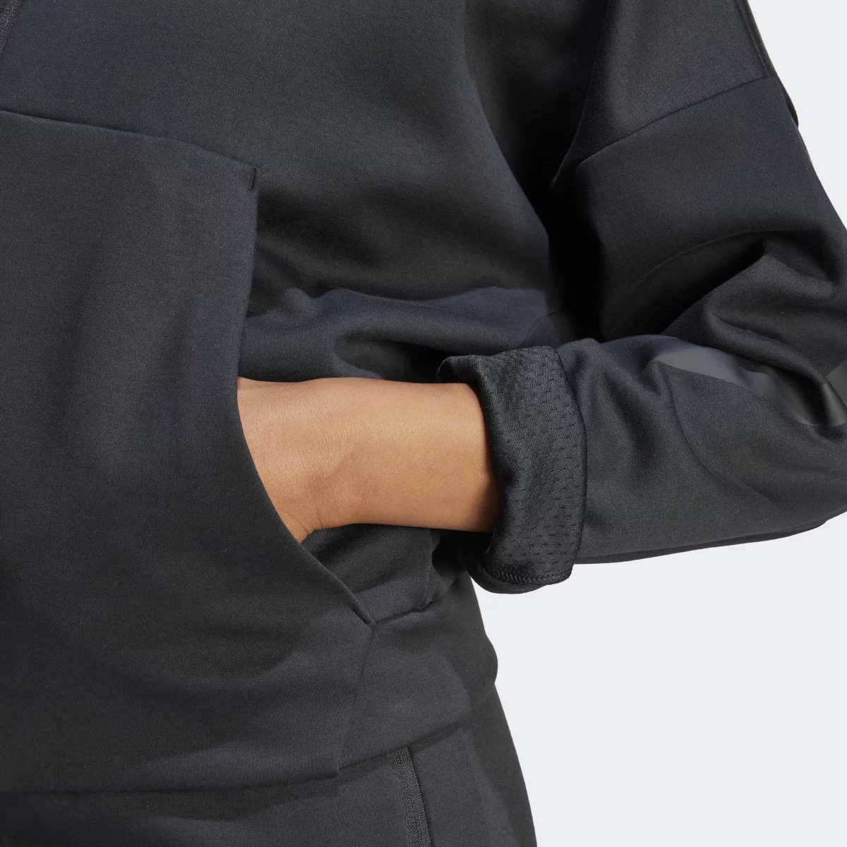 6708e4273c343JE7848_9_APPAREL_On_Model_Detail_View_2_grey