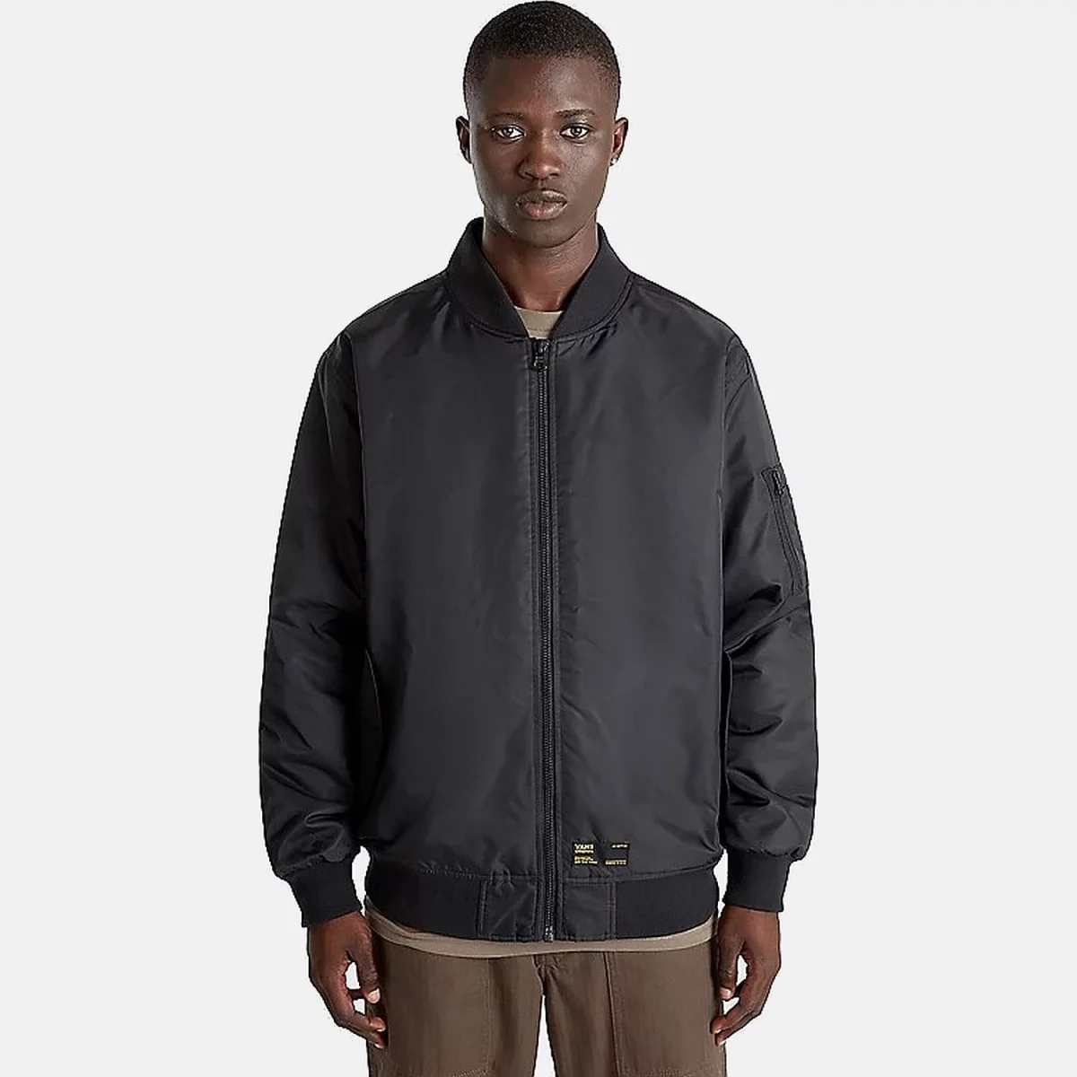 67518f8539f6bVN000HMQBLK_ALT2