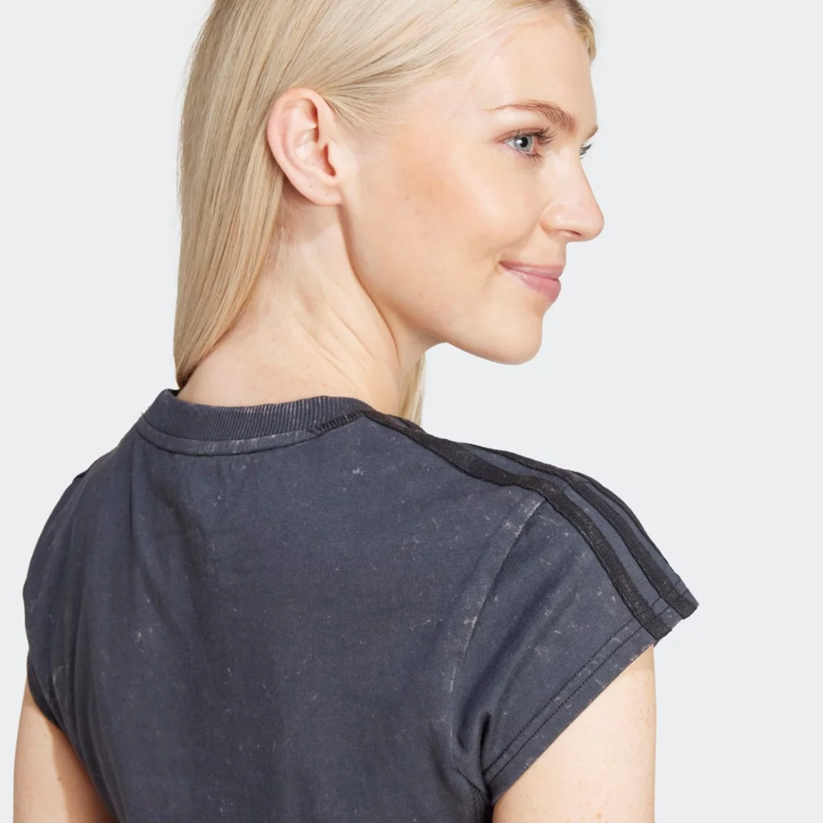 iq3692_8_apparel_on-model_detail-view-2_grey-huge-6657b2b25eff2