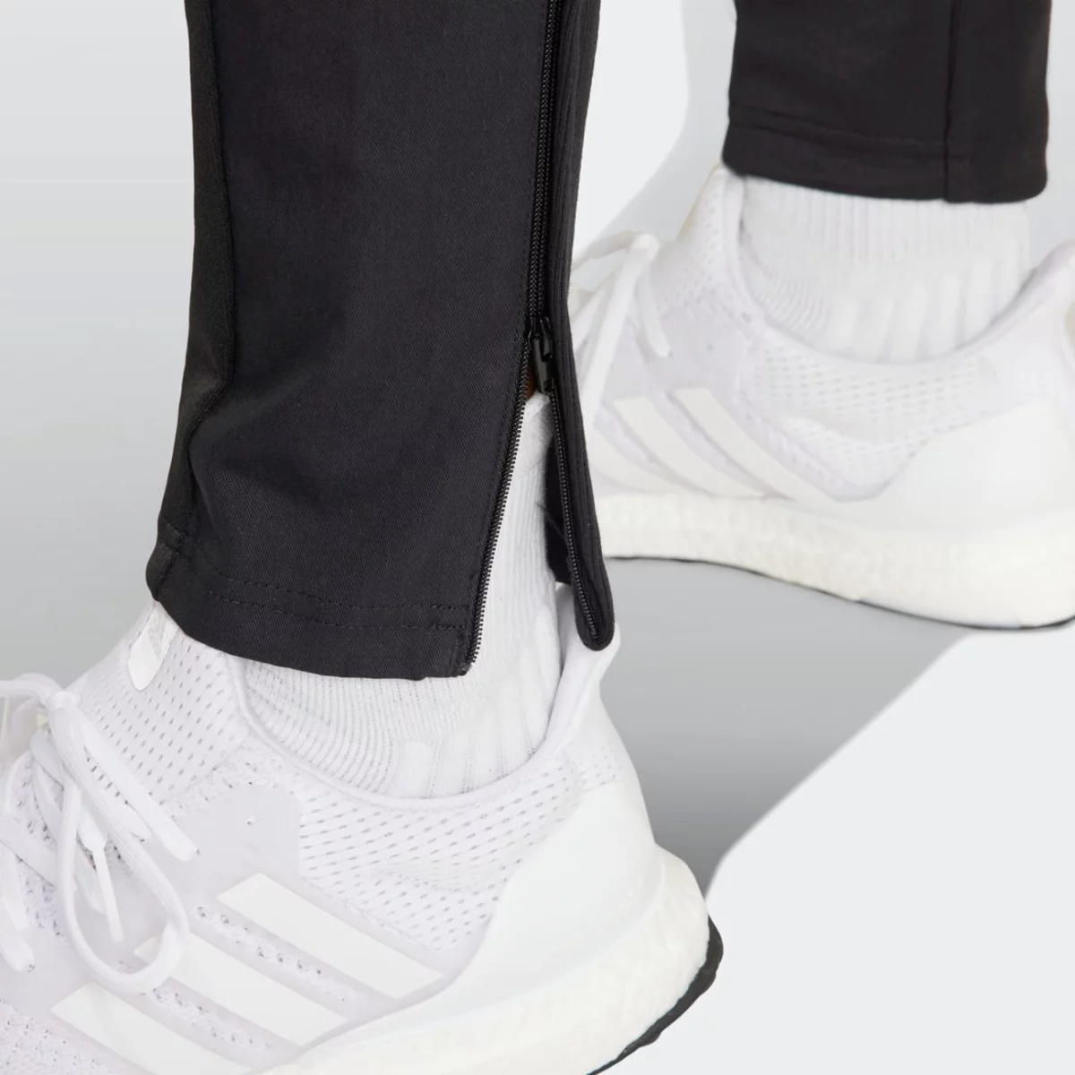 ip3778_7_apparel_on-model_detail-view-1_grey-huge-6657adec8168b