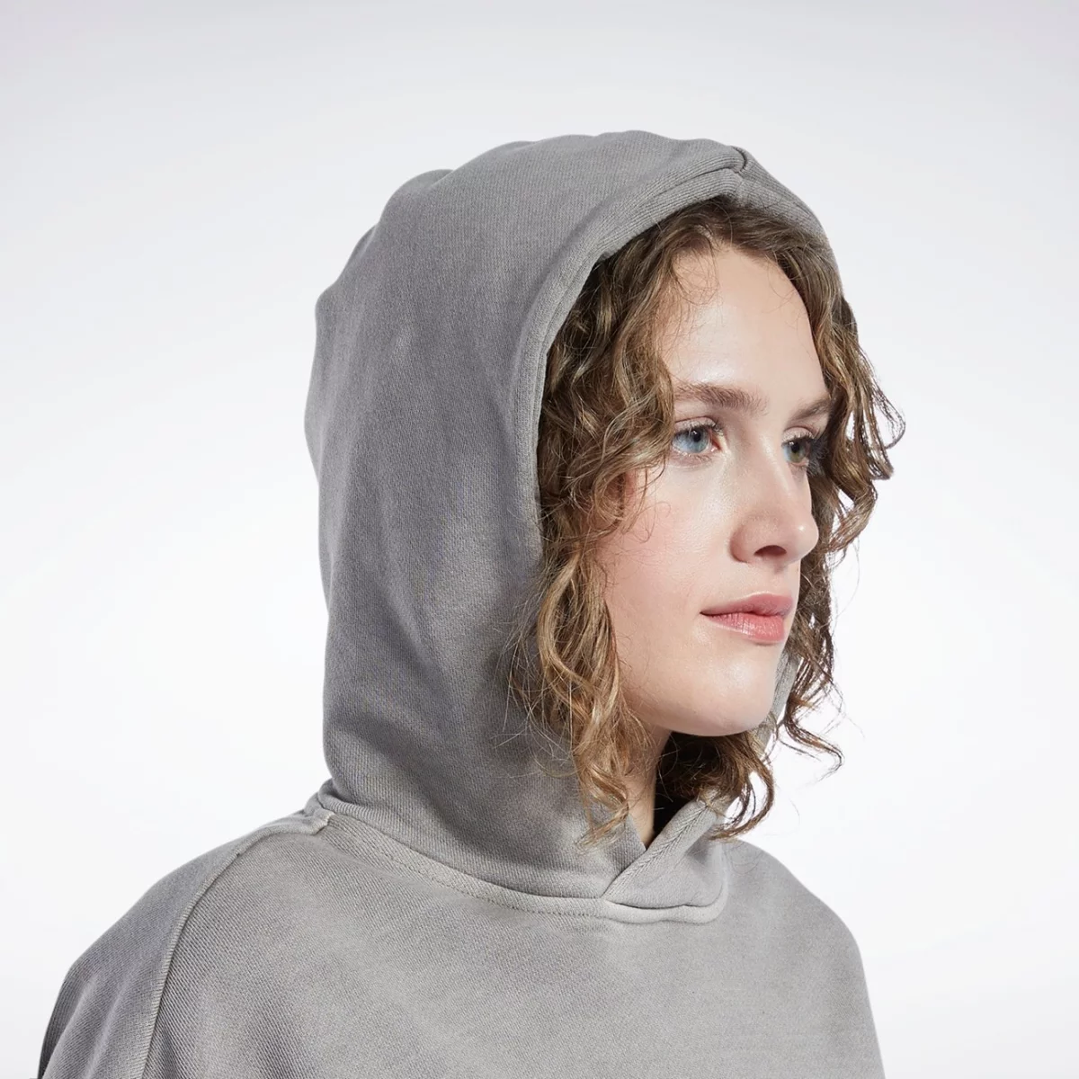 hb8622_app_on-model_detail-3_gradient-huge-6657791bba06f