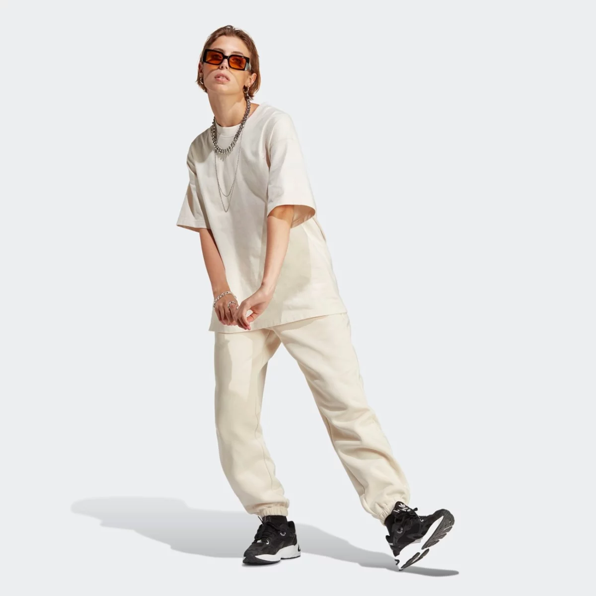 ia6436_5_apparel_on-model_standard-outfit-view_grey-huge-6657b23b68b1d