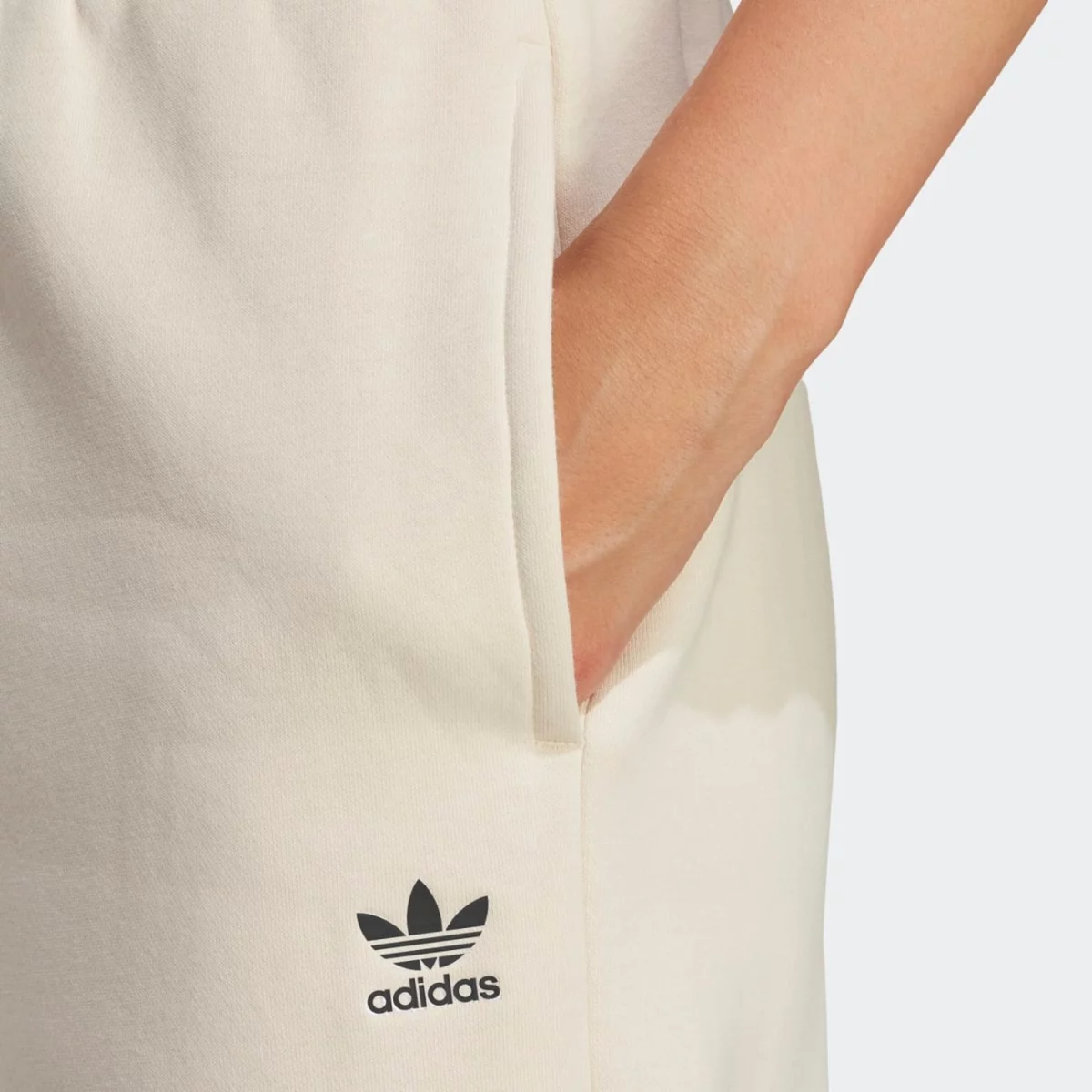 ia6436_6_apparel_on-model_detail-view-1_grey-huge-6657b23ca83ba