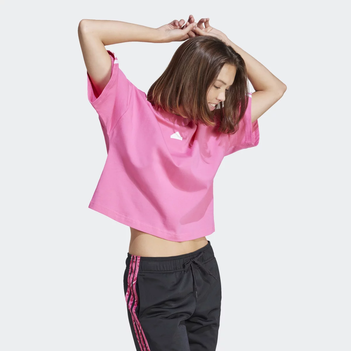 67b47c557f4fbIS3620_6_APPAREL_On_Model_Walking_View_grey